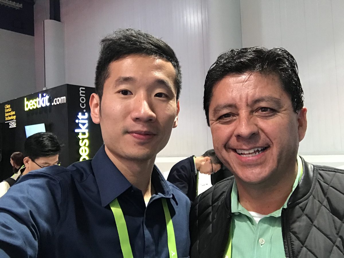 Jostein with a customer at a trade fair